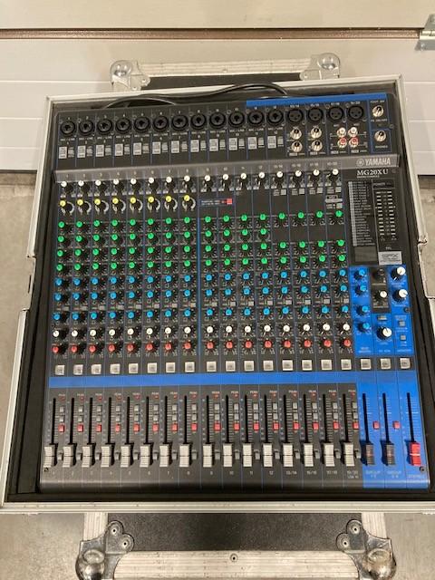 Yamaha MG20XU, Muziek en Instrumenten, Mengpanelen, Ophalen, Zo goed als nieuw