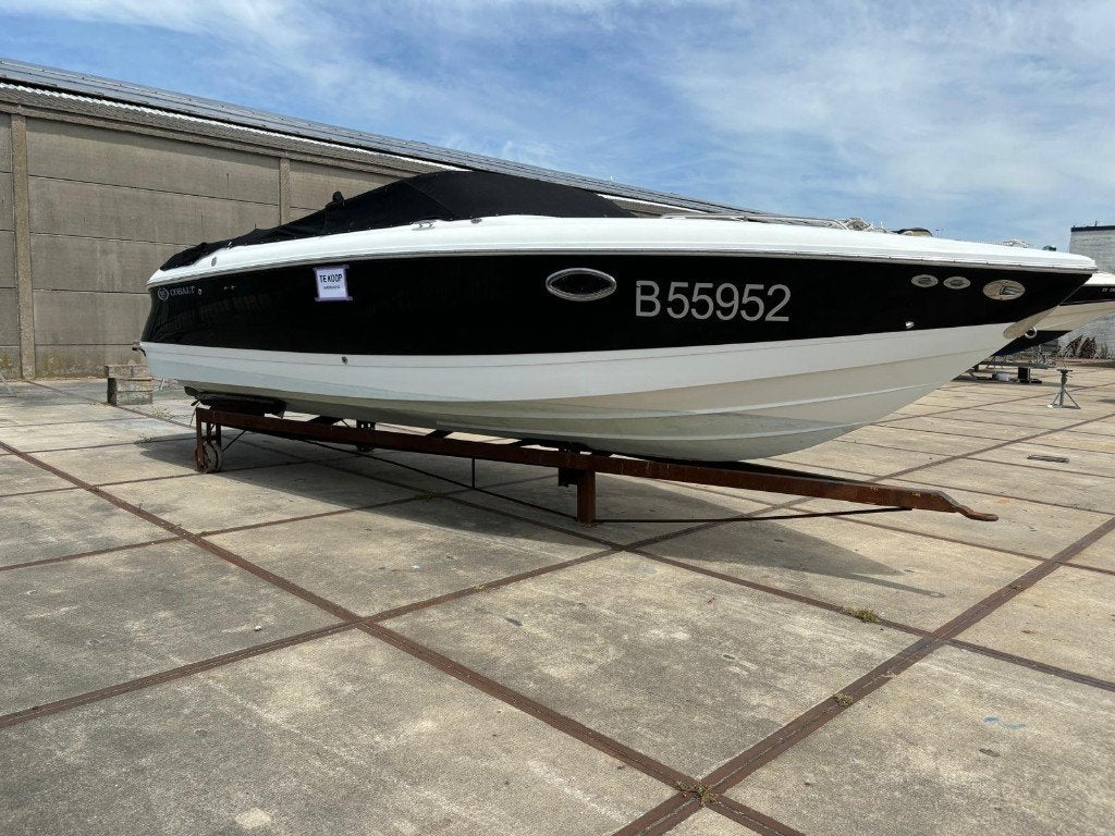 Bateau à moteur Cobalt 255, bwj 2005, Sports nautiques & Bateaux, Bateaux à moteur & Yachts à moteur, Comme neuf, Polyester, Essence