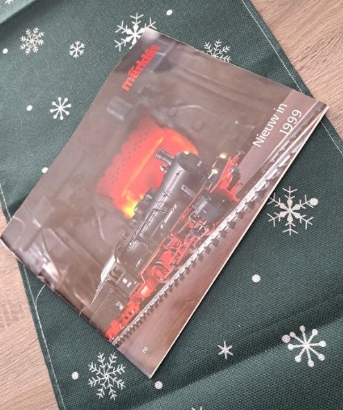 Märklin catalogus- nieuw in 1999, Ophalen of Verzenden, Zo goed als nieuw, Boek, Tijdschrift of Catalogus, Märklin