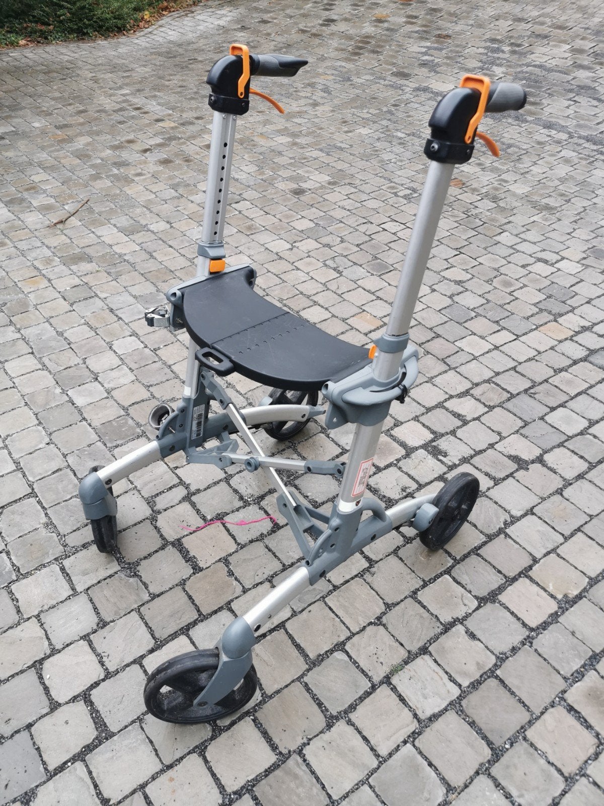 rolator plooibaar lichtgewicht perfect staat te koop 75€, Diversen, Ophalen of Verzenden, Lichtgewicht, Zo goed als nieuw