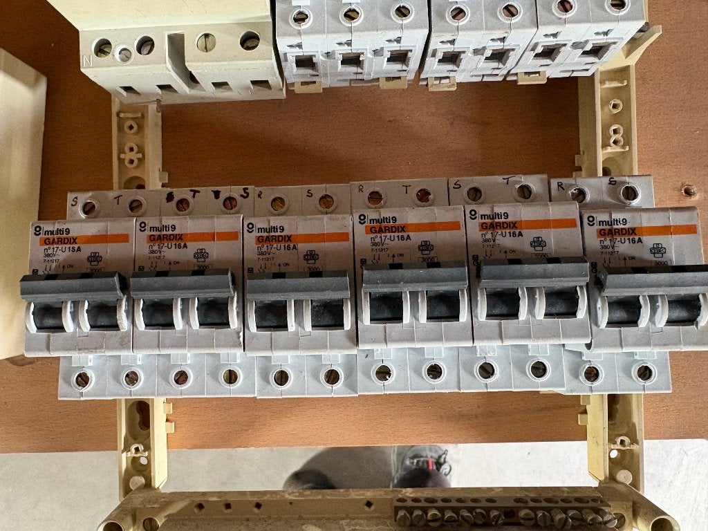 matériel électrique, Bricolage & Construction, Électricité & Câbles, Enlèvement, Utilisé, Hager