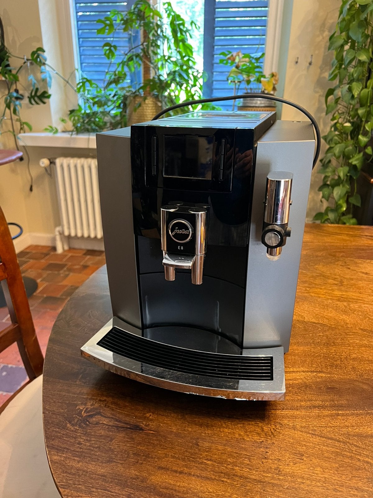 Jura E8 koffiezet volautomatisch met onderhoudspakket, Elektronische apparatuur, Ophalen, Gebruikt, 10 kopjes of meer, Koffiemachine