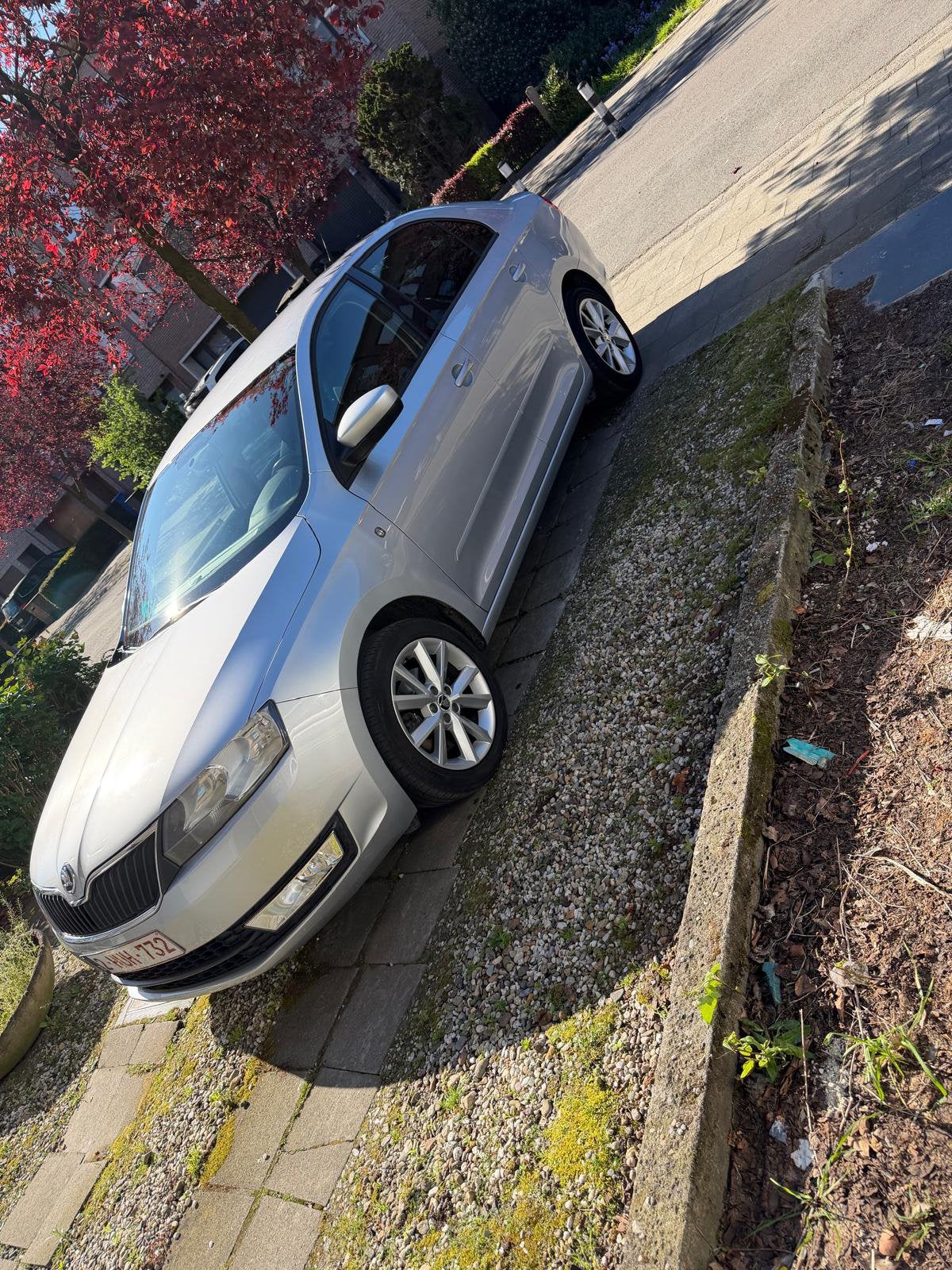 Zeer nette skoda rapid 1.6tdi, Auto's, Skoda, Euro 5, Zwart, 5 deurs, Particulier