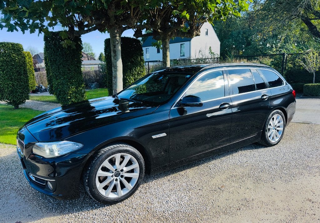 BELLE VOITURE BMW 520D BREAK LUXURY LINE, EN CUIR/PANO/XÉNON, Cuir, Entreprise, Entretenue par le concessionnaire, 5 portes
