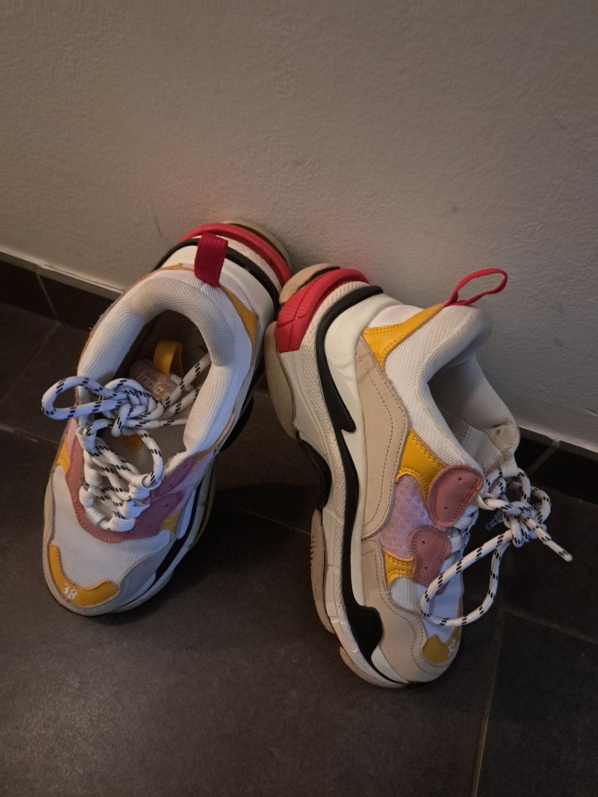 Balenciaga triple S, Enlèvement