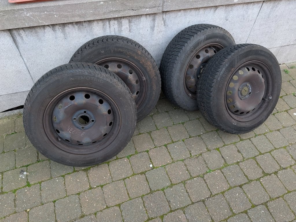 Winterbanden 195/65R15 + velgen, Auto-onderdelen, Ophalen, Gebruikt, Velg(en), Winterbanden