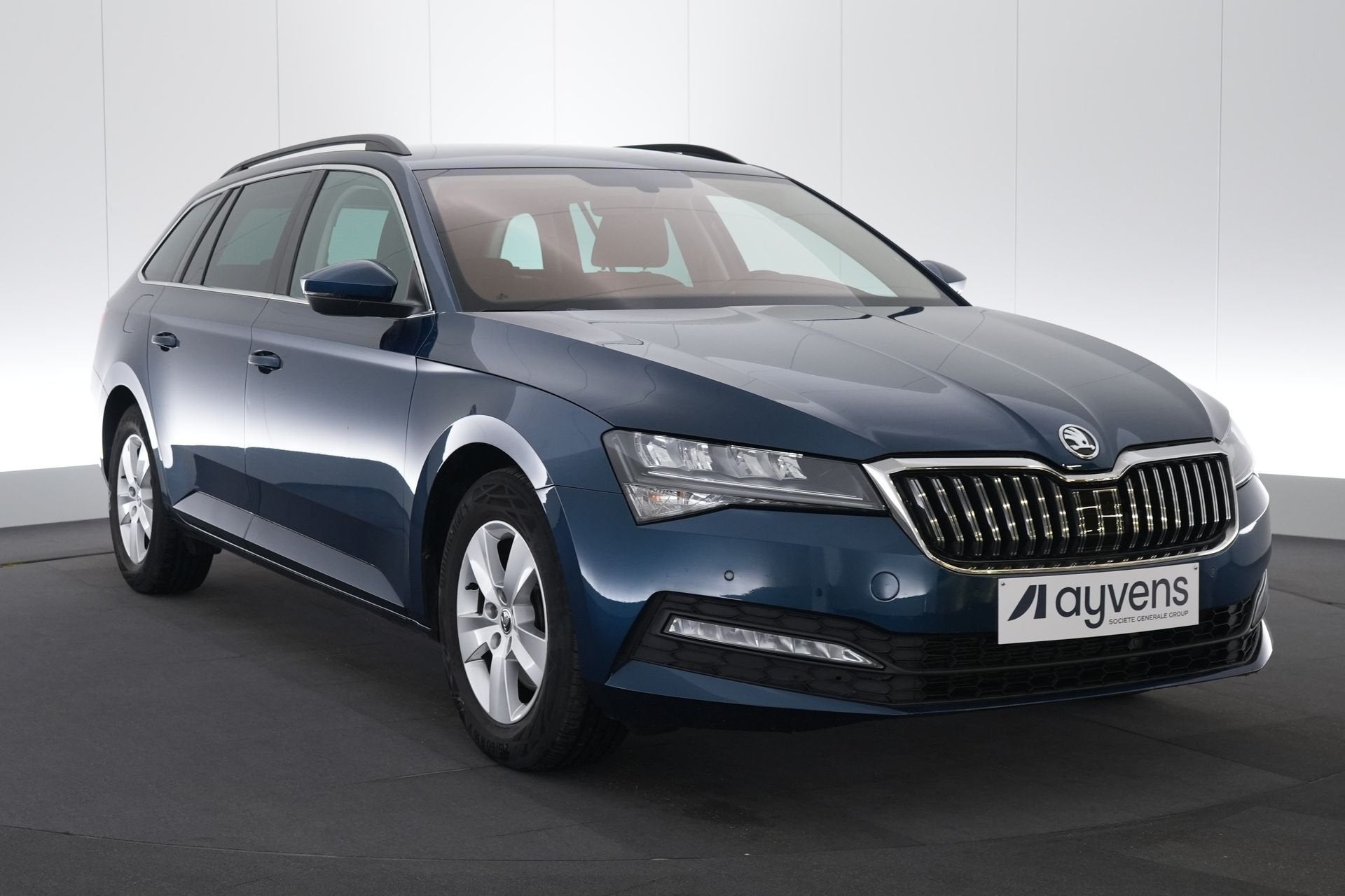(2CCT737) SKODA SUPERB COMBI, Auto's, Stof, Blauw, Parkeersensor, Bedrijf