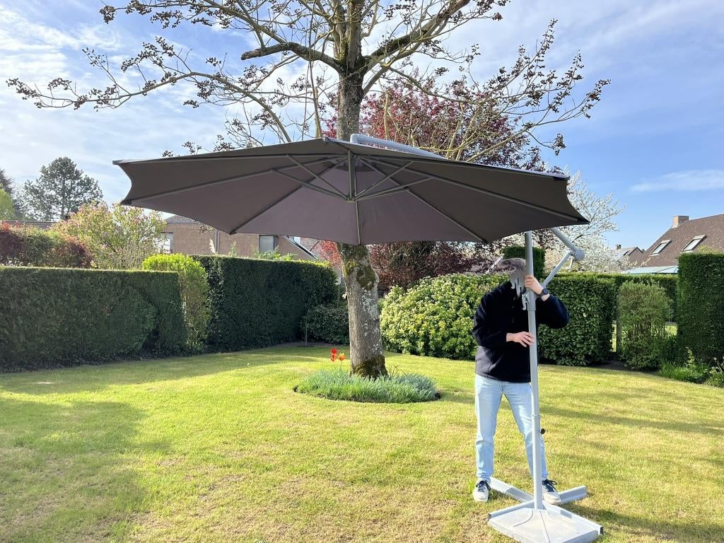 Parasol déporté  + set complet de 4 dalles lourdes, 3 à 4 mètres, Comme neuf, Parasol flottant, Enlèvement