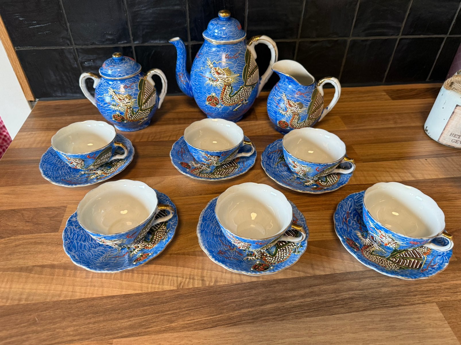 Theeservies chinese draak, Ophalen
