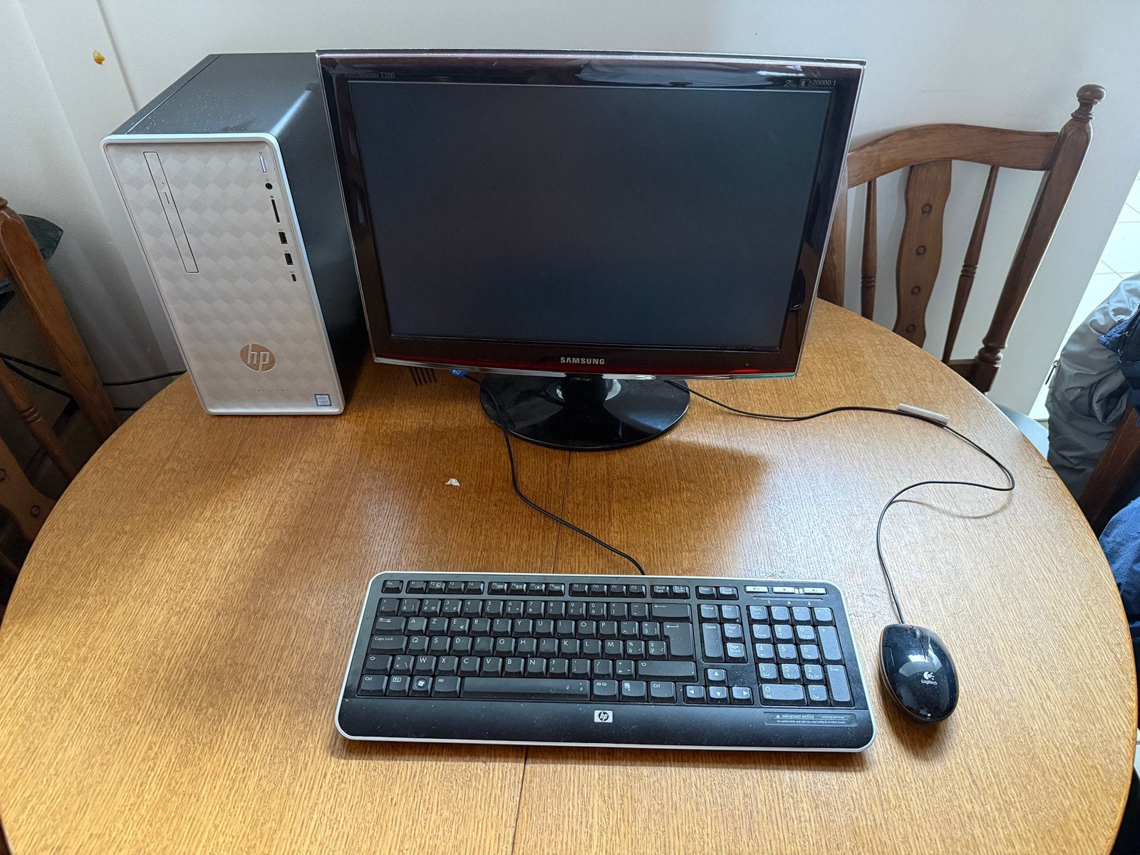 Hp desktop met beeldscherm, toetsenbord en muis, Informatique & Logiciels, Ordinateurs de bureau, Enlèvement, Comme neuf