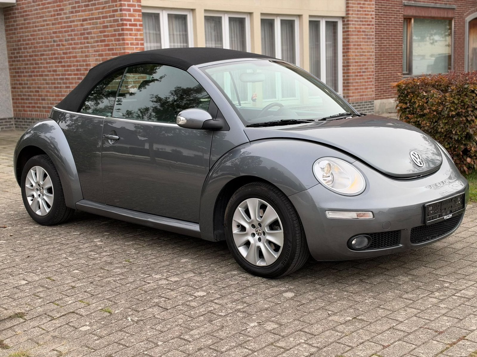 VOLKSWAGEN NEW BEETLE/CABRIOLET ! /AUTOMATIQUE ! /28 000 KM, Autos, Cuir, Argent ou Gris, Cabriolet, Noir