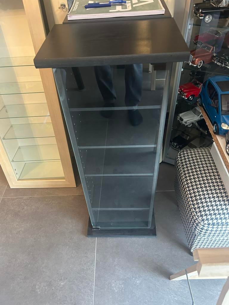 Vitrinekast 30 e stuk, Ophalen, Zo goed als nieuw