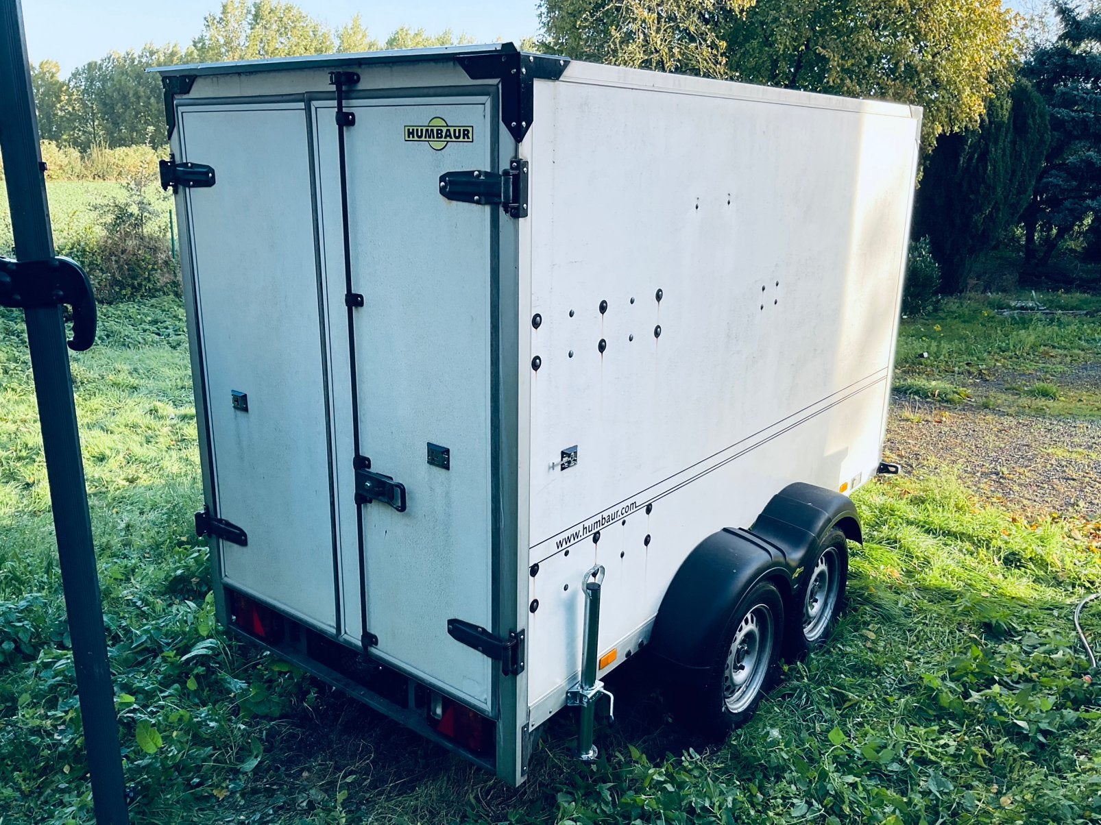 HAMBAUR XXL GESLOTEN AANHANGWAGEN ONGEREMD 750KG RIJBEWIJS B, Ophalen, Zo goed als nieuw