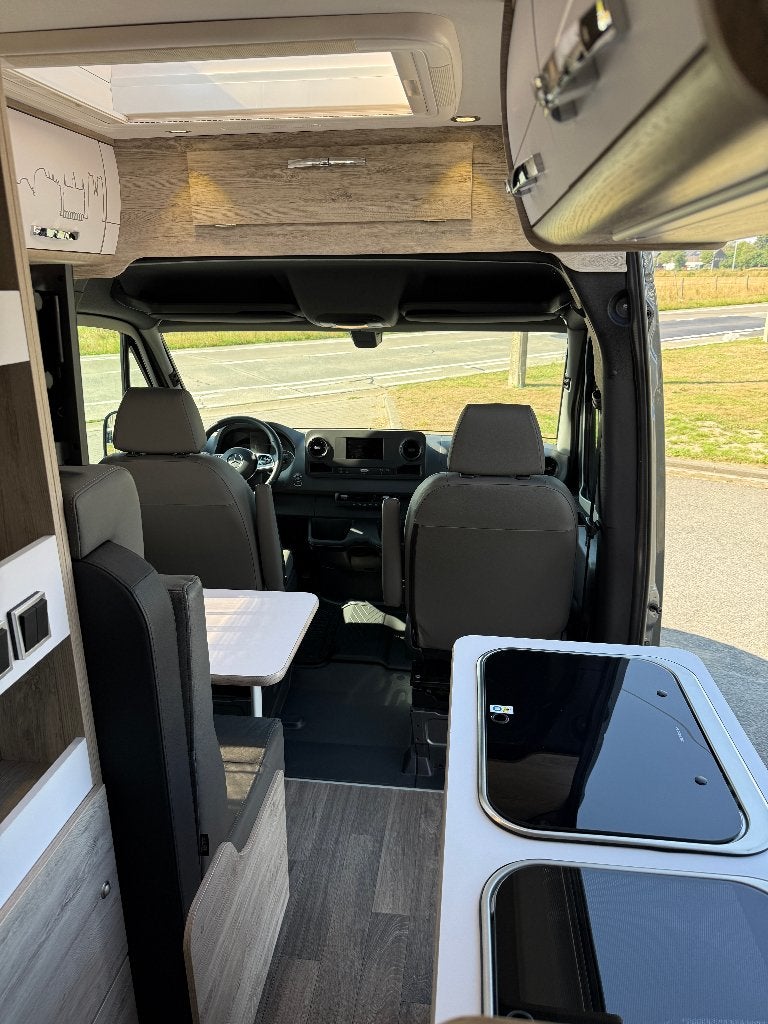 Bravia Mobil Swan 699 | Amper 14.000km | Mercedes 150pk Aut., Caravanes & Camping, Camping-cars, 6 à 7 mètres, Entreprise, Mercedes-Benz