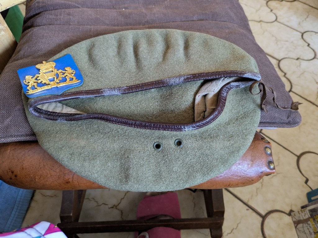 Muts logistiek, Verzamelen, Militaria | Algemeen, Ophalen of Verzenden, Landmacht, Helm of Baret