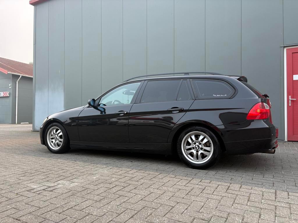 Bmw 3- serie E91 touring 318 i 2.0 L ketting is vervangen, Auto's, 4 cilinders, Zwart, 95 kW, Handgeschakeld