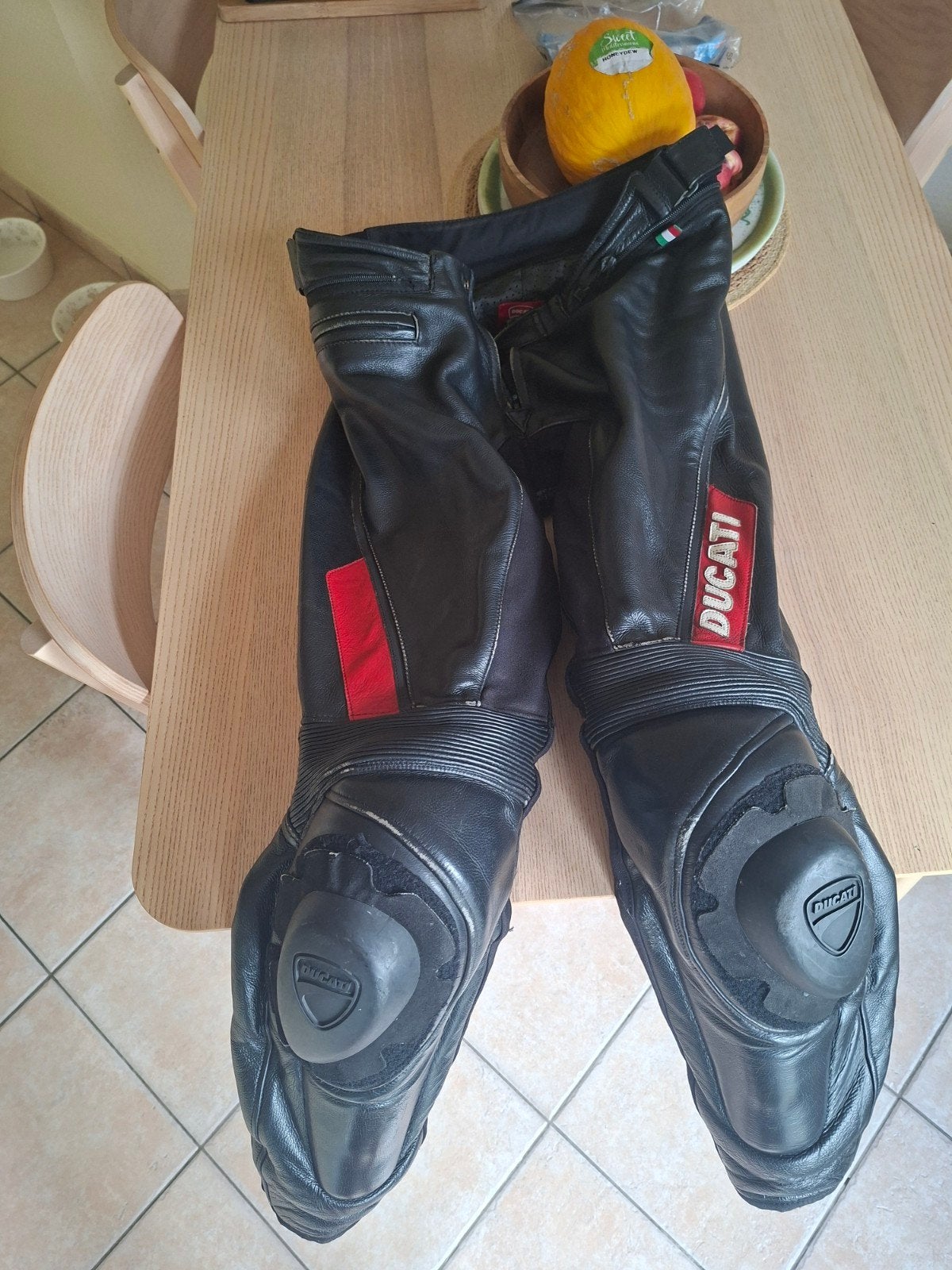 Motobroek ducati, Motoren, Kleding | Motorkleding, Ophalen