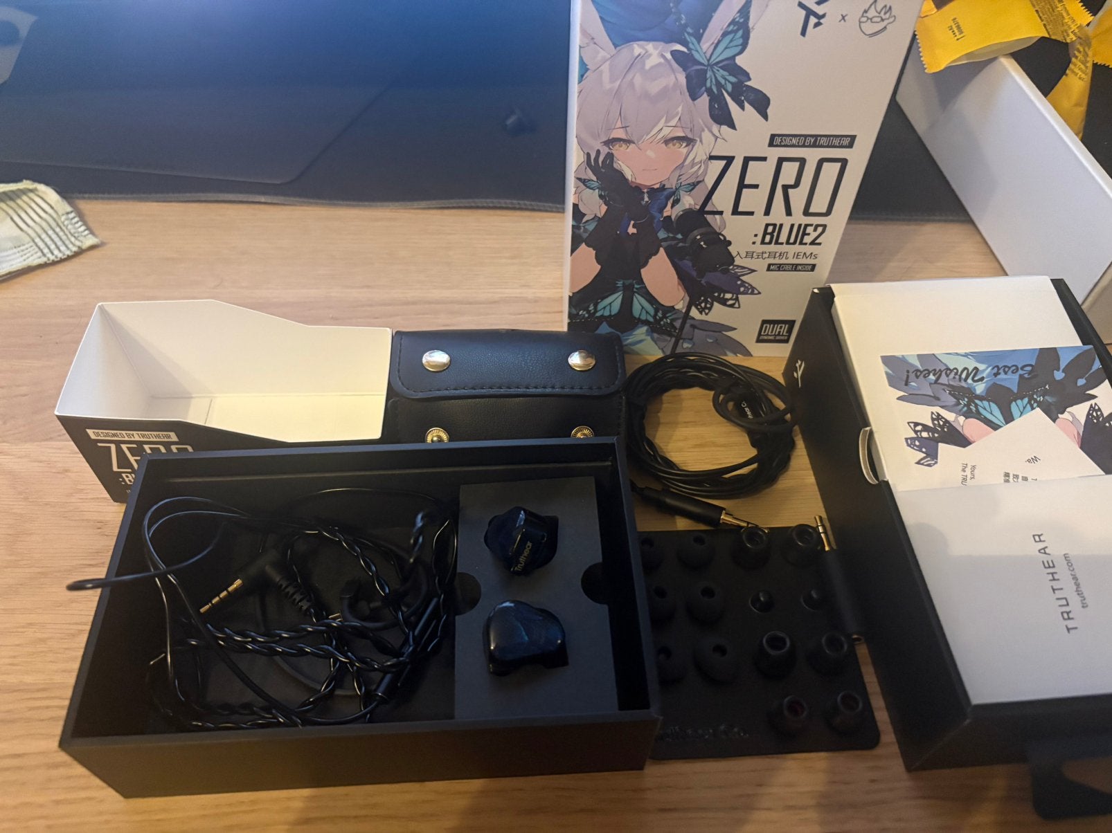 Splinternieuwe iem headphones zero blue met mic, Consoles de jeu & Jeux vidéo, Enlèvement ou Envoi, Comme neuf