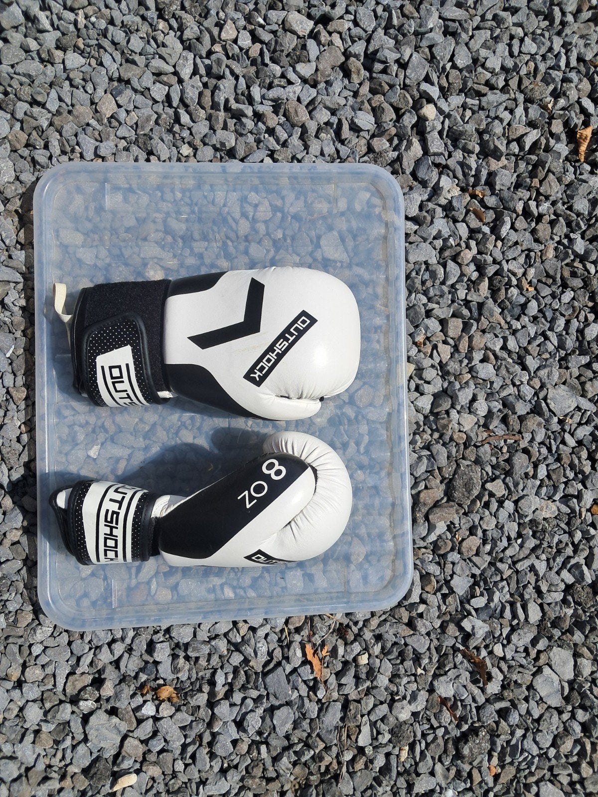 bokshandschoenen outschock wit, Sport en Fitness, Boksen, Ophalen, Zo goed als nieuw, Bokshandschoenen