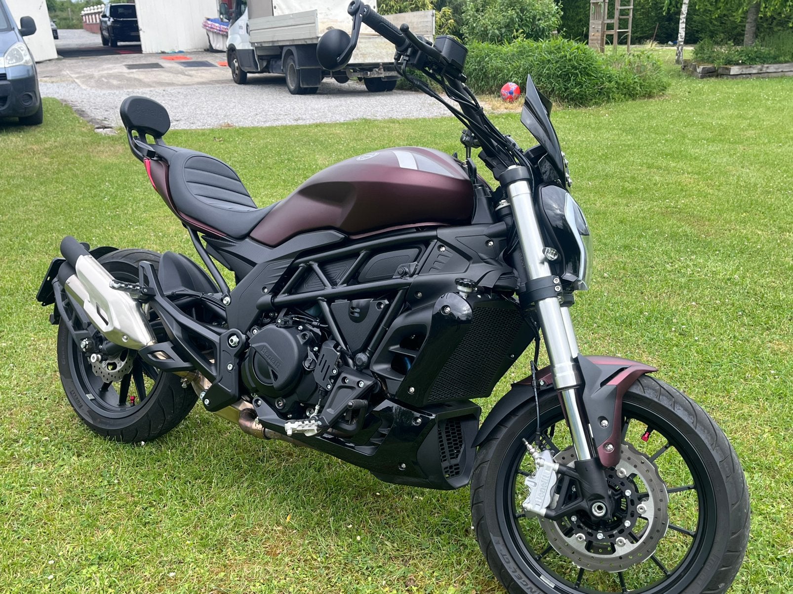 Benelli 502c, Motos, Particulier
