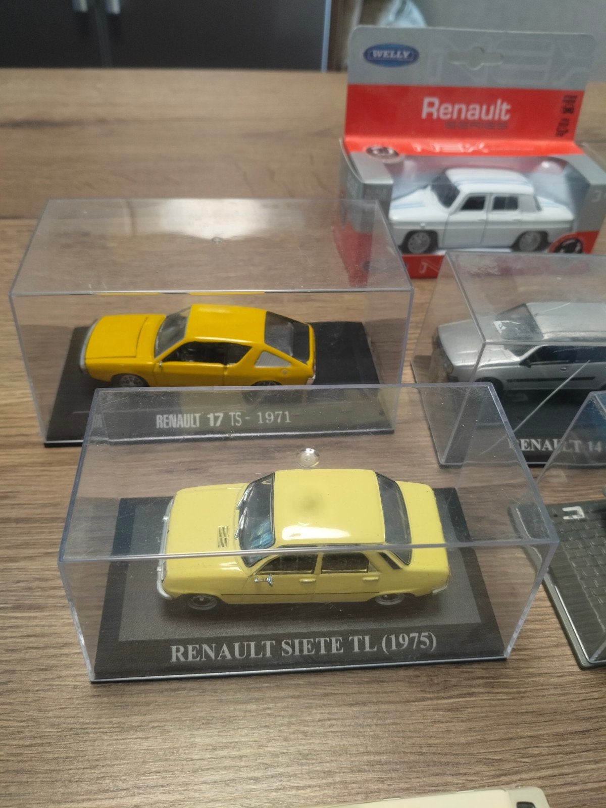 Lot Renault miniatuurwagens 1:43, Ophalen