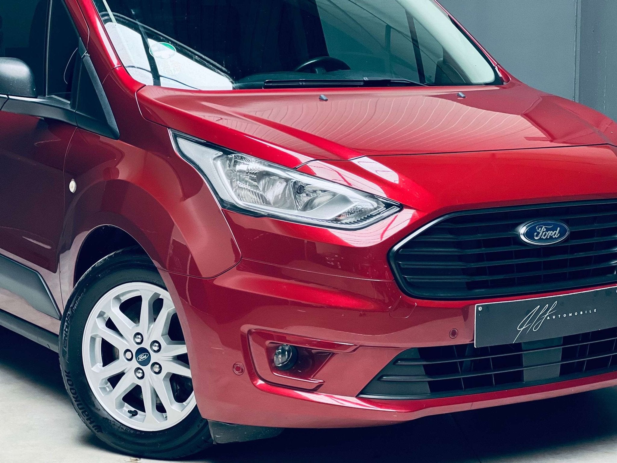 Ford Tourneo Connect 1.5 TDCi *CLIMATISATION*BT-AUDIO*CARNET, Autos, Ford, Rouge, Achat, 2270 kg, Euro 6
