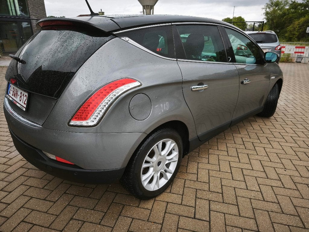 Lancia Delta 1,6JTD Automaat, Auto's, Euro 5, Zwart, 4 cilinders, Leder