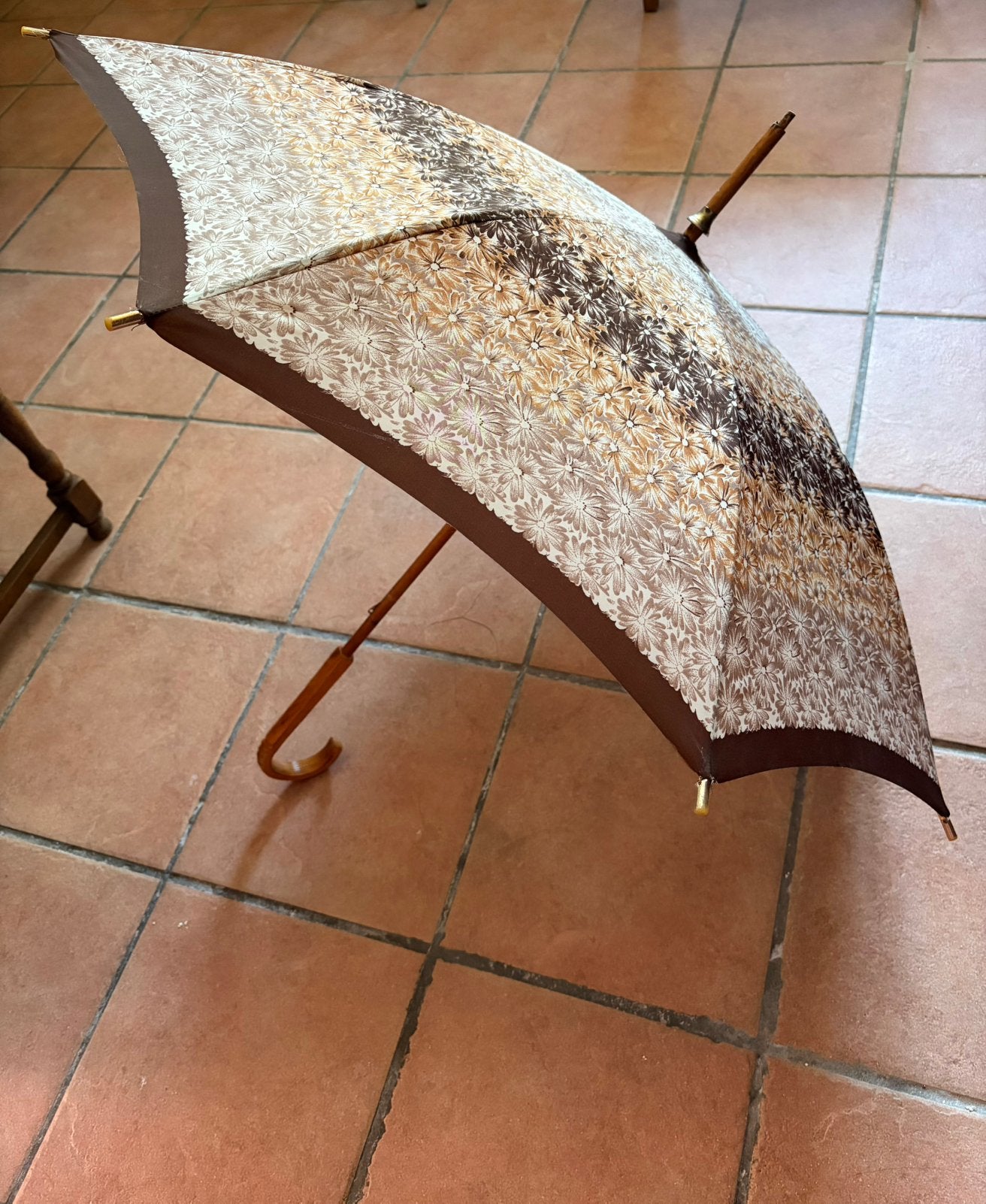 Parapluie vintage floral en bois, Enlèvement ou Envoi, Utilisé, Brun
