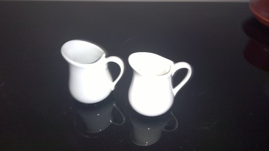 2 melkroom kannetjes + mokken, Maison & Meubles, Cuisine | Vaisselle, Enlèvement ou Envoi, Neuf, Autres types