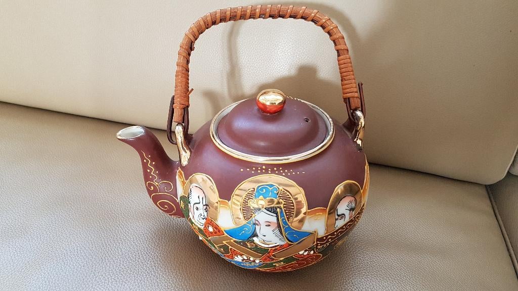 Porseleinen theepotje met de hand geschilderd, Ophalen