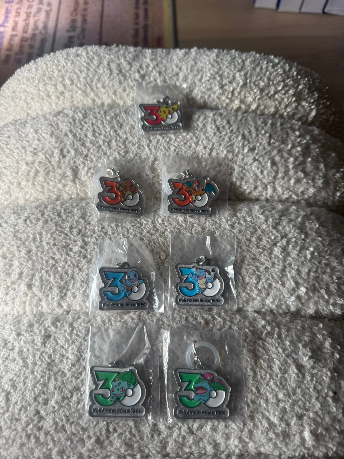 Pokemon 30th sleutelhangers, Hobby en Vrije tijd, Verzamelkaartspellen | Pokémon, Ophalen, Zo goed als nieuw