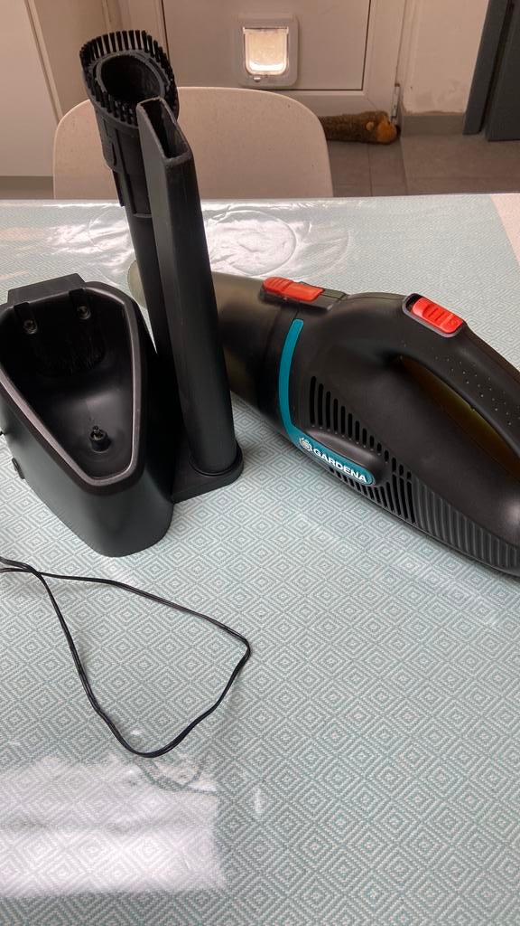 Gardena EasyClean Li handstofzuiger voor buiten, conditie A+, Elektronische apparatuur, Ophalen of Verzenden, Zo goed als nieuw