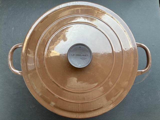 Le Creuset : ronde chocolade bruine kookpot, Huis en Inrichting, Kookpan of Snelkookpan, Gebruikt, Ophalen of Verzenden, Keramische plaat