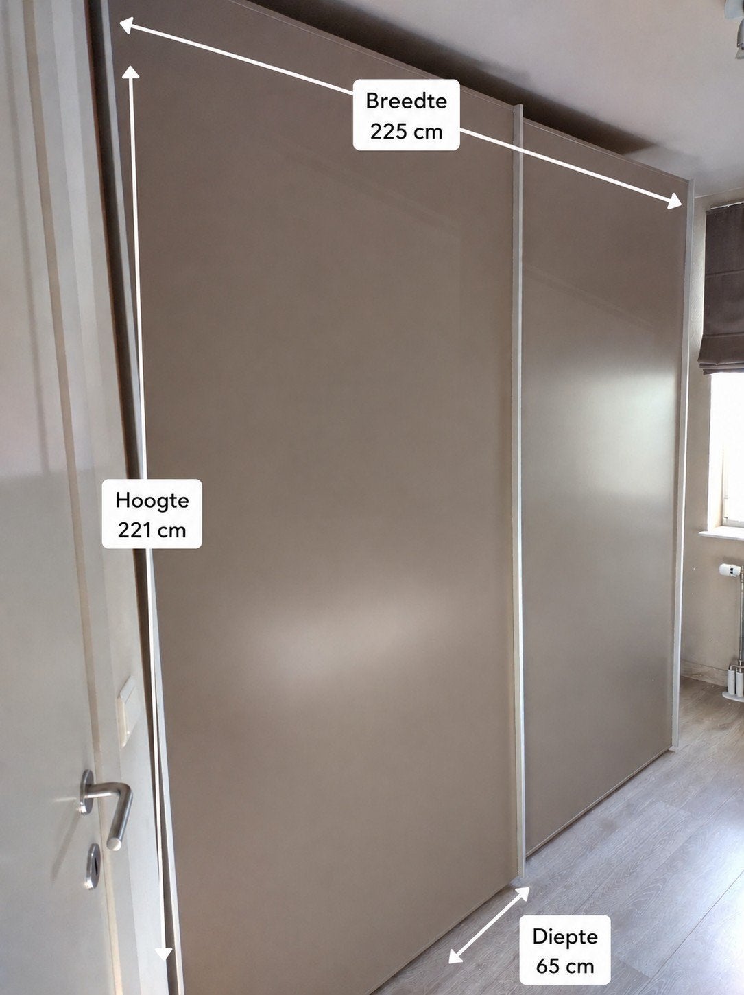 Mooie ruime schuifdeurkast ,  taupe/zandkleur, zie foto's., Ophalen