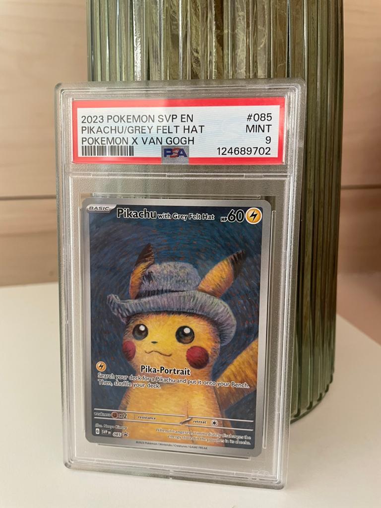 PSA 9 Pikachu with Grey Felt Hat – Pokémon Promo #085, Hobby en Vrije tijd, Verzamelkaartspellen | Pokémon, Ophalen of Verzenden