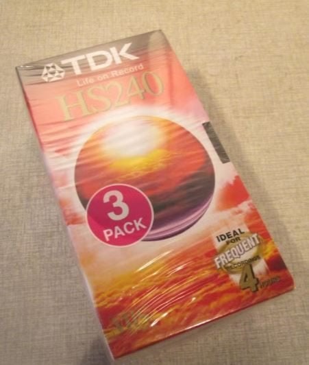 3 Nieuwe VHS Cassettes - TDK HS240 - Sealed, Enlèvement ou Envoi, Neuf, Cassette vidéo