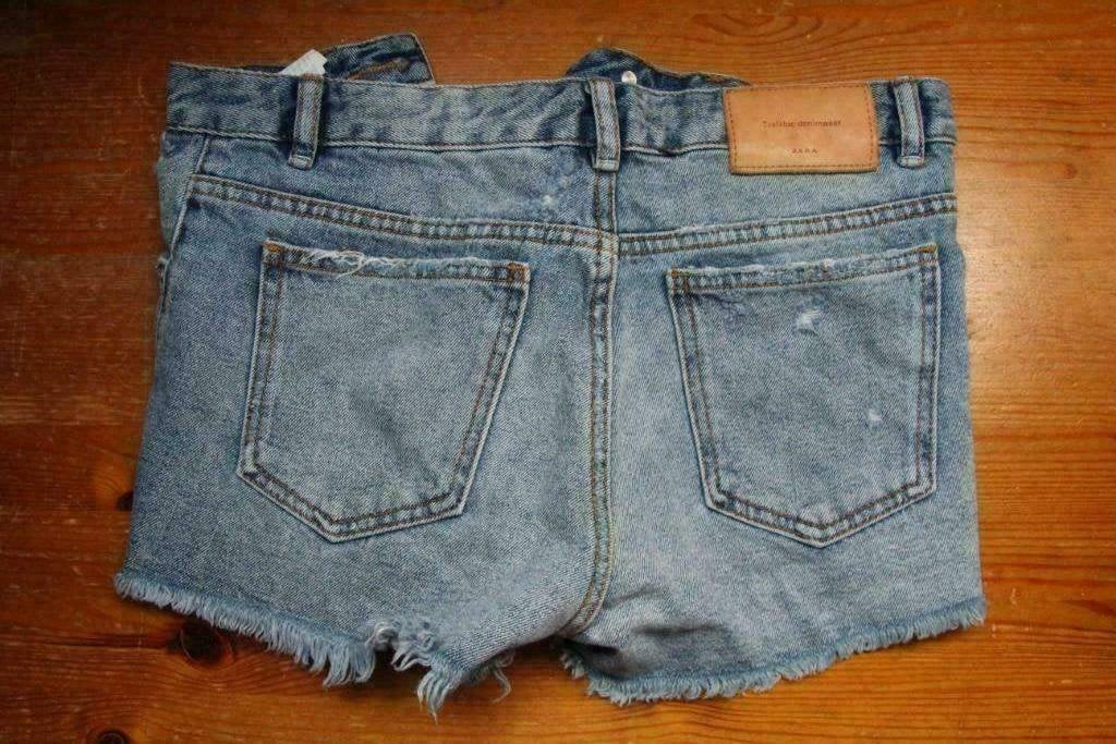 Hotpants short jeans spijkerstof met hartje Zara maat 34, Blauw, Zara., Ophalen of Verzenden, W27 (confectie 34) of kleiner