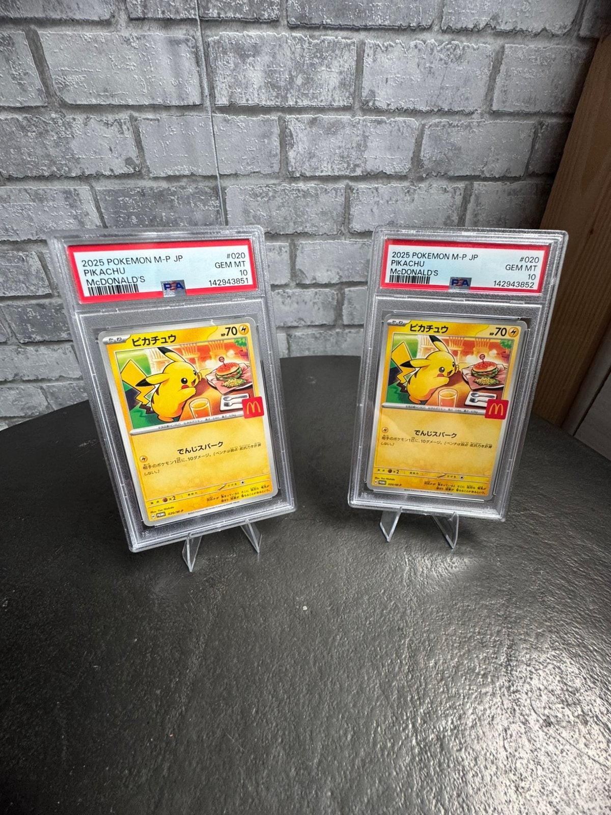 Pikachu Mc do promo (M-P 020) psa 10 2x, Hobby en Vrije tijd, Ophalen of Verzenden, Zo goed als nieuw