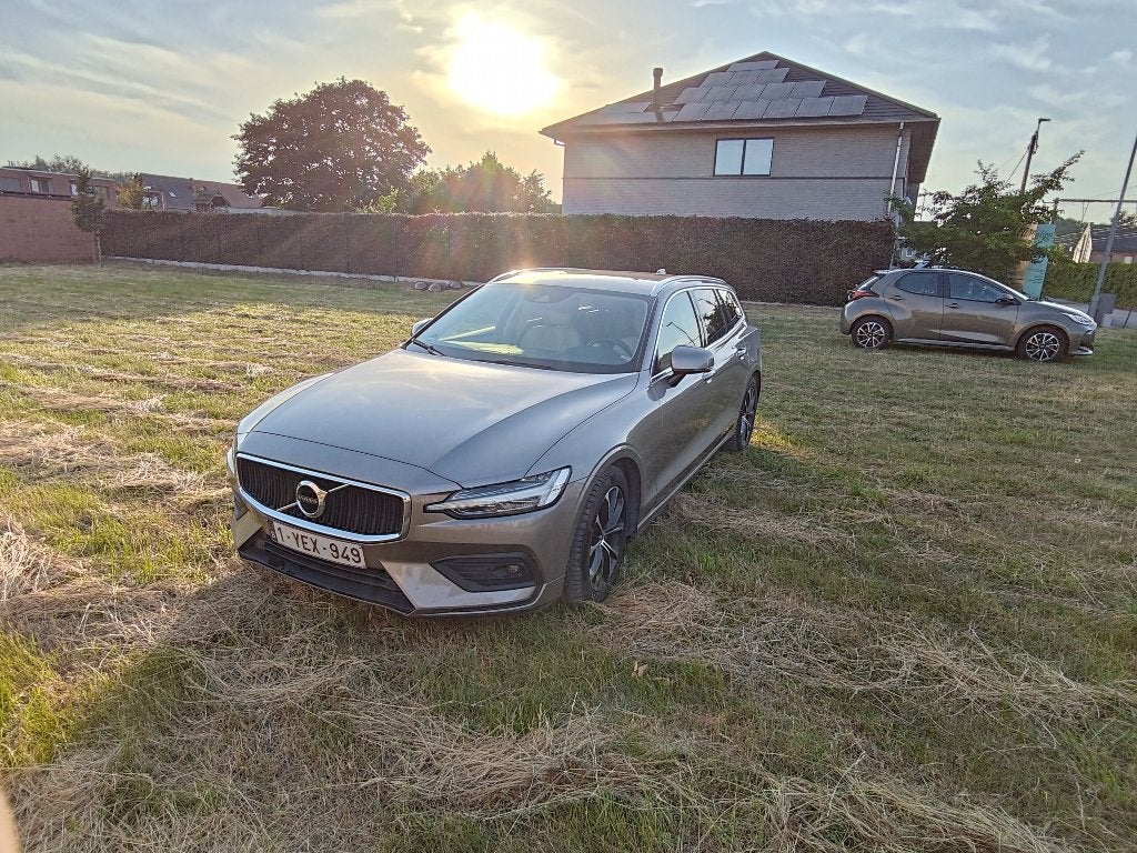 Volvo V60 D3 Momentum, Autos, Cuir, Achat, Boîte manuelle, Entretenue par le concessionnaire