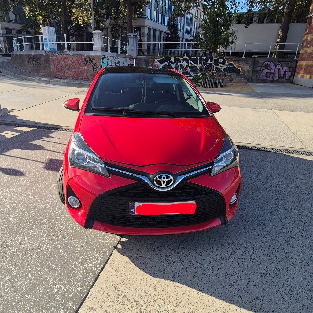 Toyota Yaris 1.33 VVT-i • Grand entretien Toyota 09/2026 !, Autos, Rouge, Euro 5, Achat, Boîte manuelle
