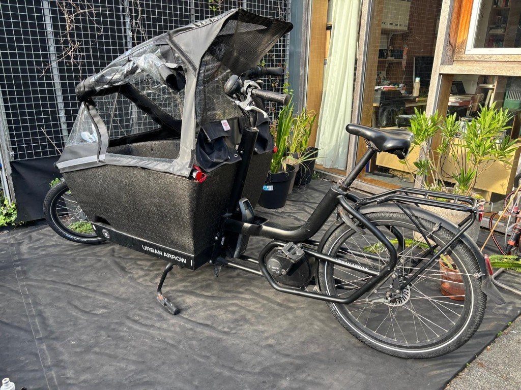 URBAN ARROW FAMILY BLACK ROLLERBRAKE – Zwart (2021), Gebruikt, 3 kinderen, Elektrisch, Trommelrem