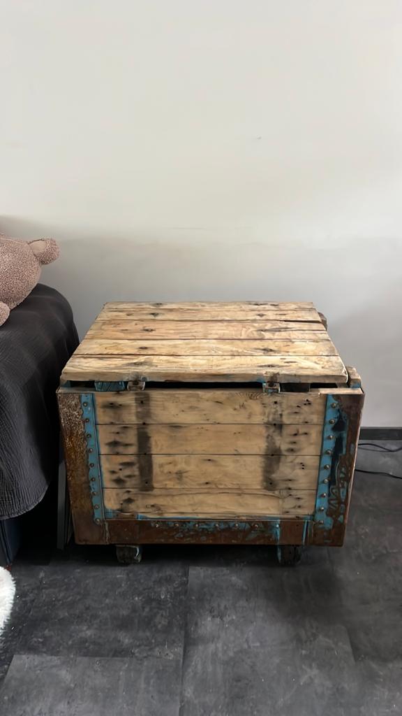 Zeer zware degelijke opbergkist , salontafel ,. Op wielen, Huis en Inrichting, Ophalen, Gebruikt