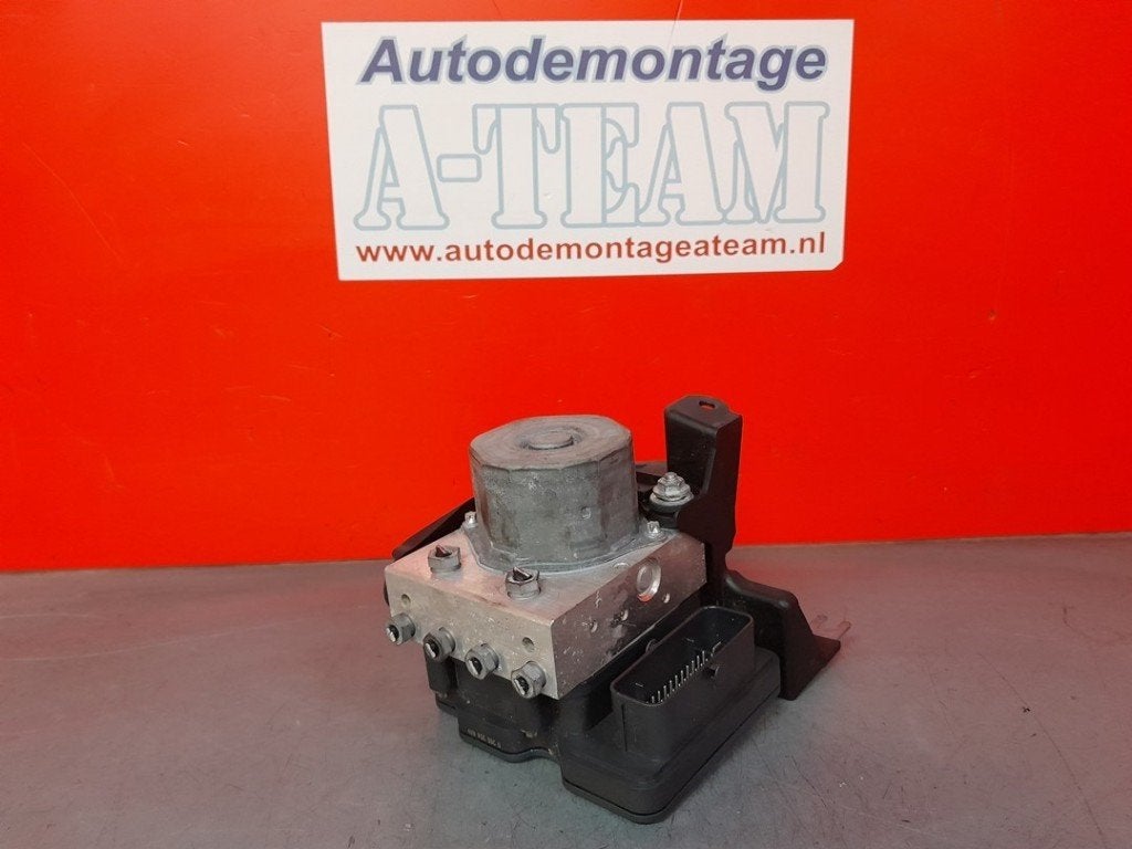 BLOC ABS (FREINS ANTI-BLOCAGE) Mercedes-Benz CLA (117.3), Robert Bosch AG, Mercedes-Benz, Utilisé, Robert-Bosch-Allee 1
74232  Abstatt, DE