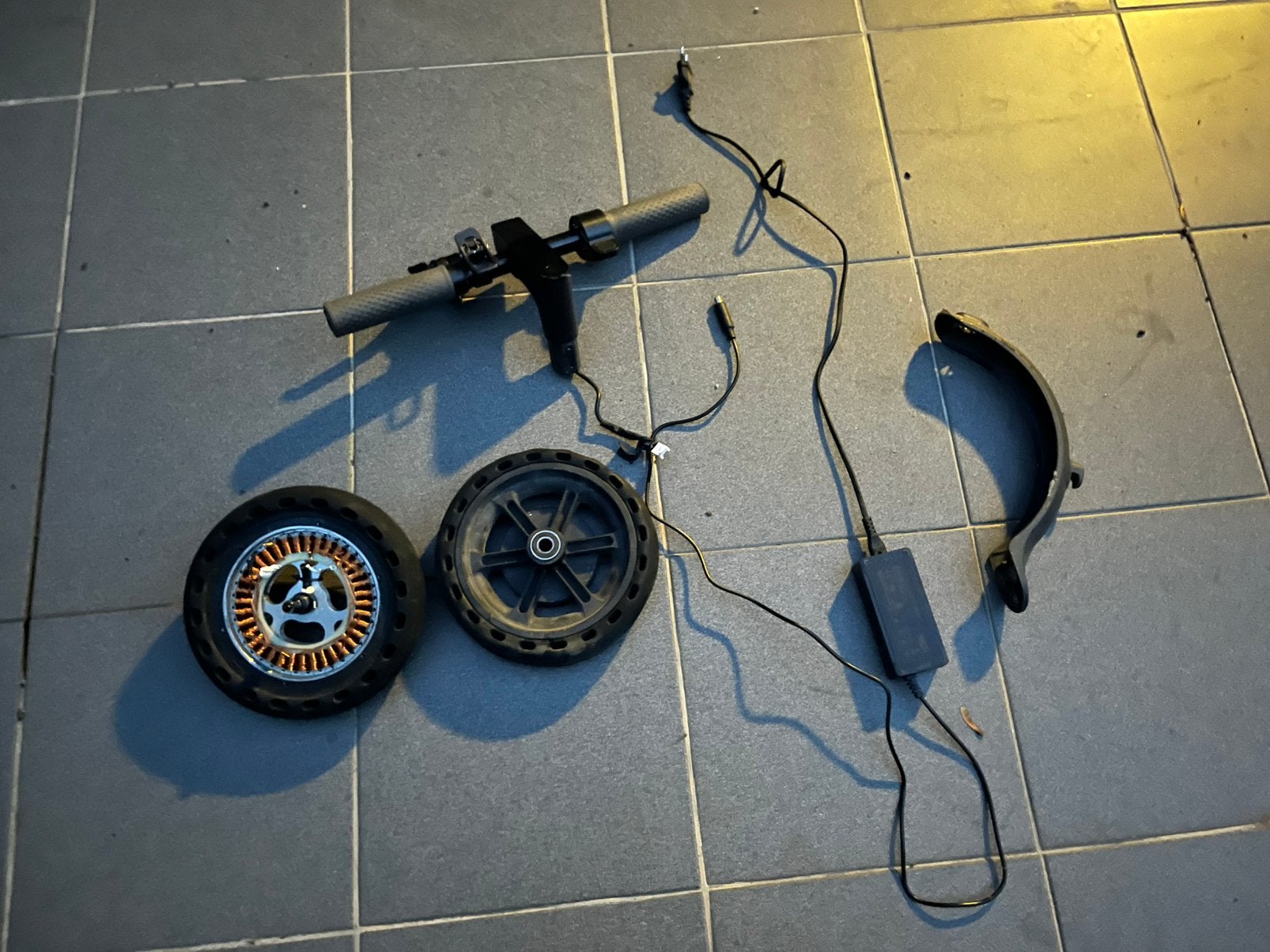 Roues increvables, guidon, garde boues, chargeur, Enlèvement ou Envoi, Comme neuf