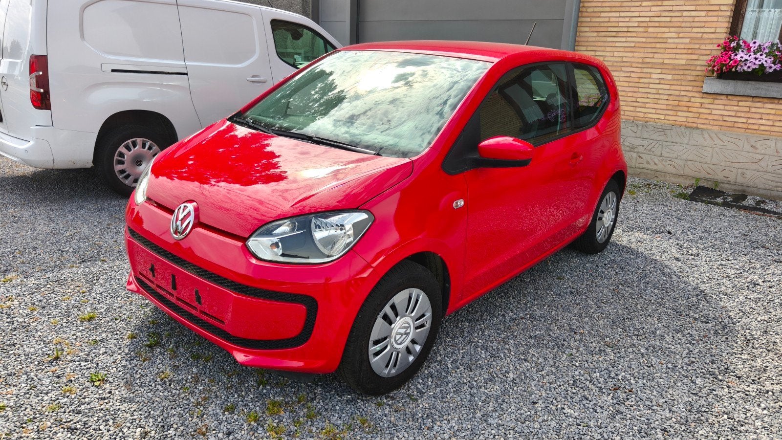 VOLKSWAGEN EN HAUSSE ! 1,0 44 kW (60 ch) 5
engrenages
Année, Rouge, Euro 5, Achat, 998 cm³