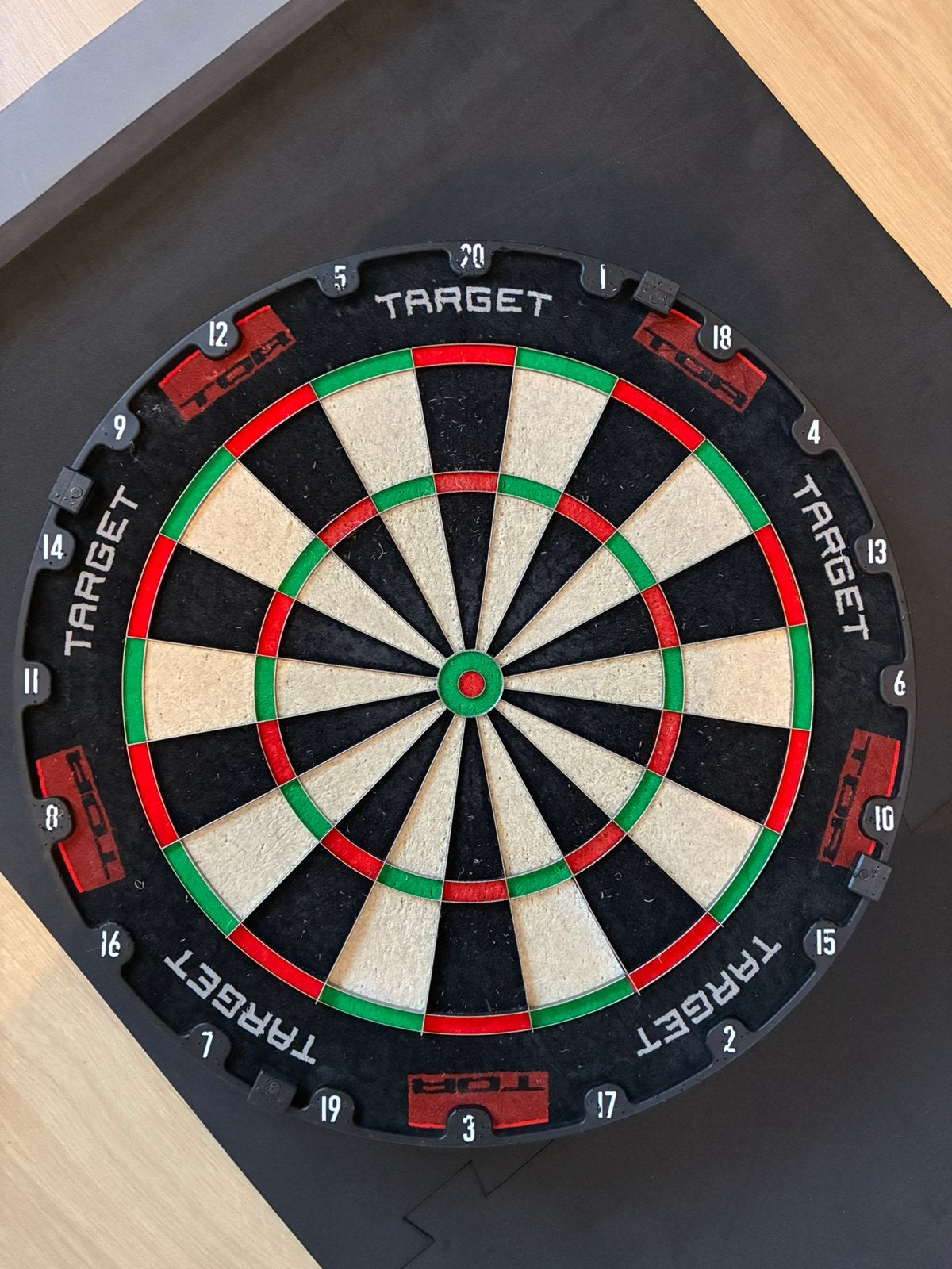 Target TOR board zwaar gebruikt, Sports & Fitness, Enlèvement, Utilisé, Cible de fléchettes