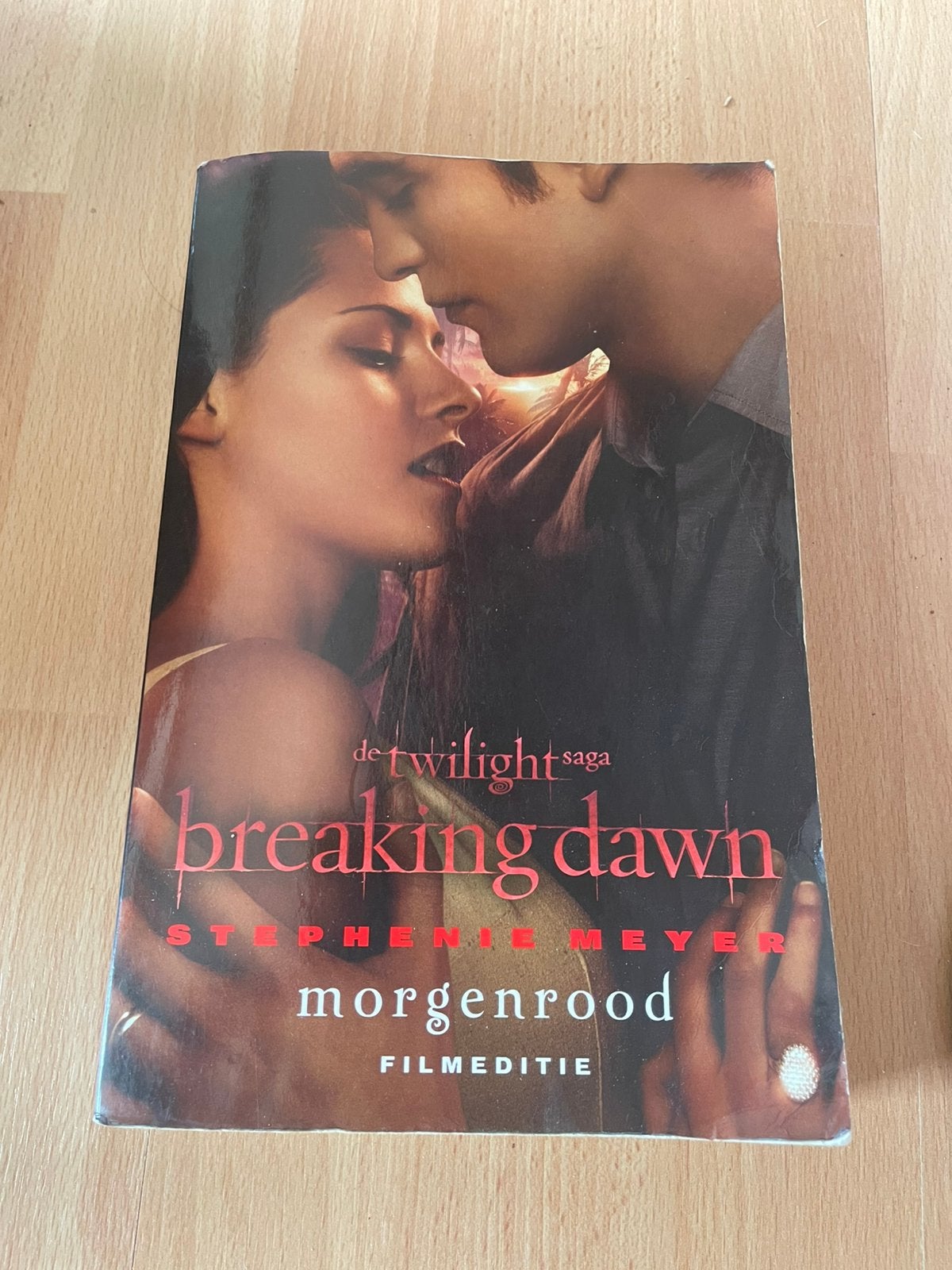 Twilight boek breaking dawn, Livres, Romans historiques, Enlèvement, Comme neuf