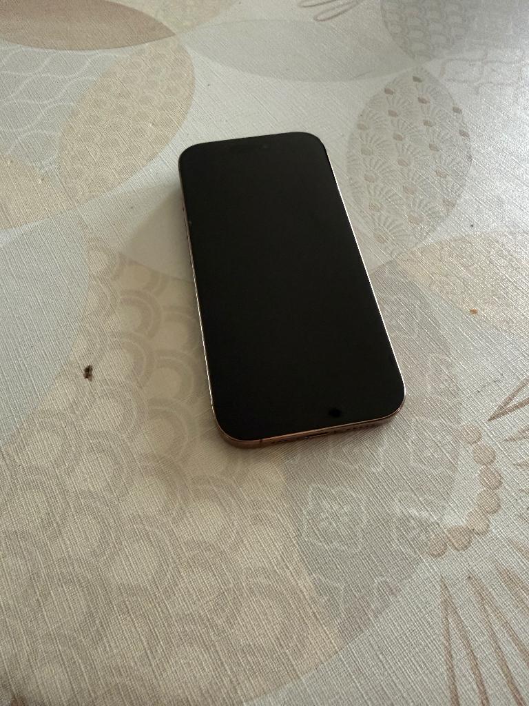 Iphone 16 pro met gebruiker sporen, IPhone 16 Pro, 88 %, Ophalen of Verzenden, Zonder simlock