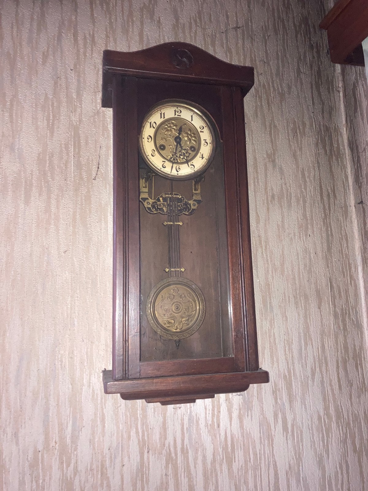 Belle horloge en bois, Antiquités & Art, Enlèvement