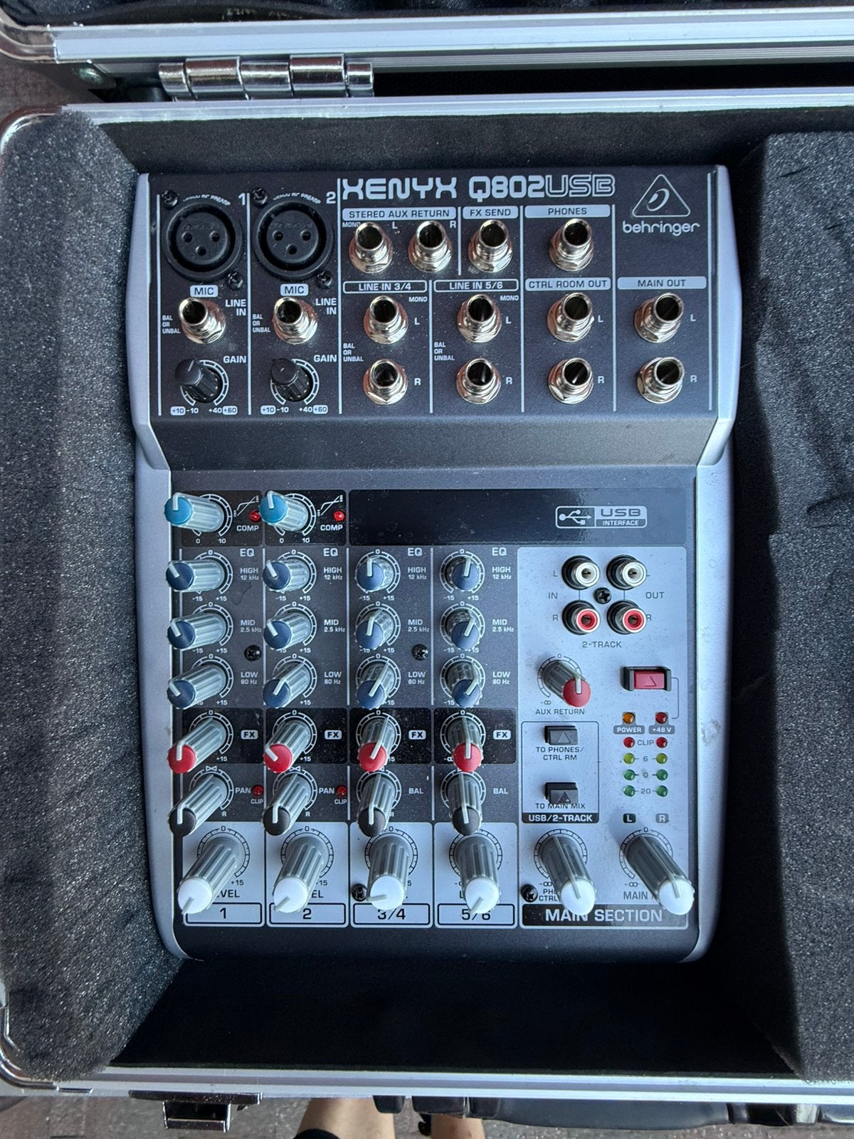 Console de mixage analogique Behringer, Musique & Instruments, Tables de mixage, Enlèvement, Comme neuf